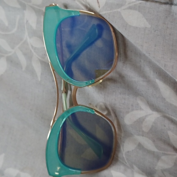 Cat Eye Sunglasses - Picture 1 of 4